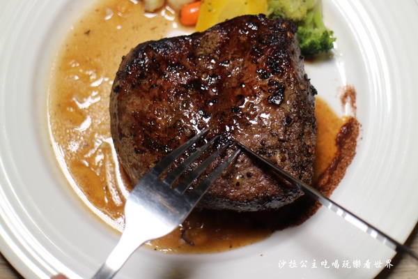 YumYum好吃好吃(上菜囉):公館平價南法料理『YumYum 好吃好吃-1號創始店』厚切牛排只要299元/台大商圈/近東南亞戲院/捷運公館站