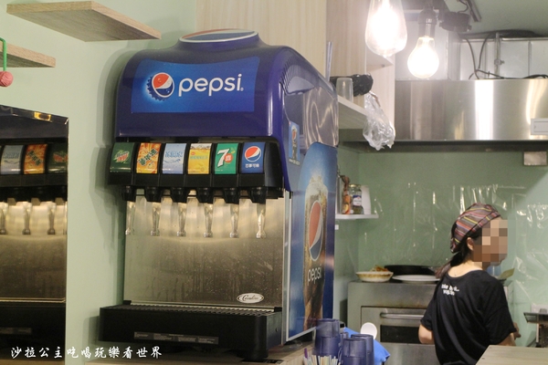 YumYum好吃好吃(上菜囉):公館平價南法料理『YumYum 好吃好吃-1號創始店』厚切牛排只要299元/台大商圈/近東南亞戲院/捷運公館站