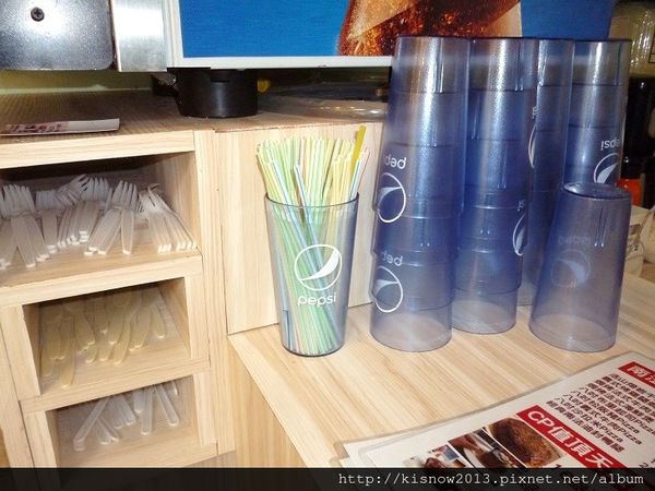 YumYum好吃好吃(上菜囉):牛排大塊,豬腳美味,物超所值-YumYum好吃好吃体驗心得 YumYum好吃好吃(上菜囉):牛排大塊,豬腳美味,物超所值-YumYum好吃好吃体驗心得