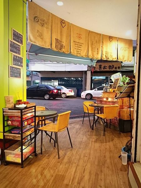 20376029_1583296875035329_4445850479109445596_n