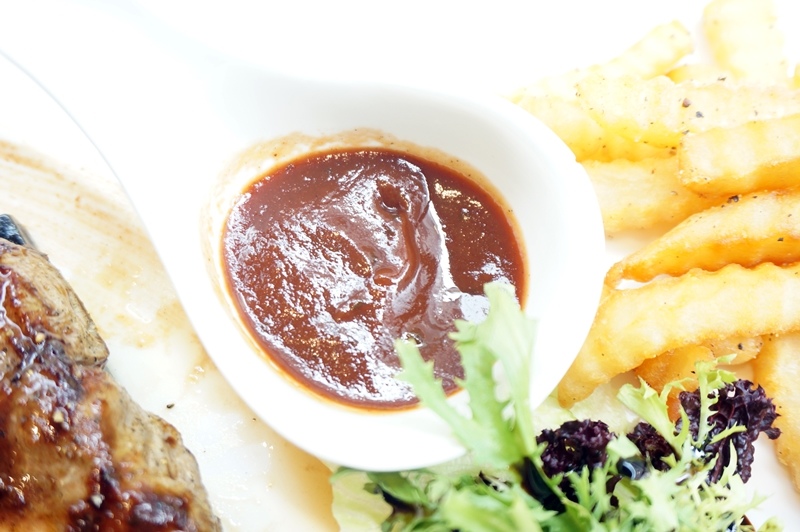 【台南市-東區】飛饗義法典藏料理。C/P值頗高的義法料理~有義大利麵、燉飯、排餐還有採預約制的法式料理,另有女生愛的下午茶哦~激推甜點藍莓乳酸優格冰淇淋