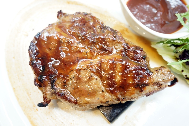 【台南市-東區】飛饗義法典藏料理。C/P值頗高的義法料理~有義大利麵、燉飯、排餐還有採預約制的法式料理,另有女生愛的下午茶哦~激推甜點藍莓乳酸優格冰淇淋