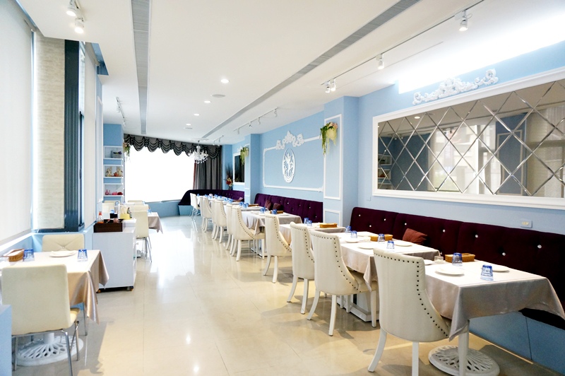 【台南市-東區】飛饗義法典藏料理。C/P值頗高的義法料理~有義大利麵、燉飯、排餐還有採預約制的法式料理,另有女生愛的下午茶哦~激推甜點藍莓乳酸優格冰淇淋