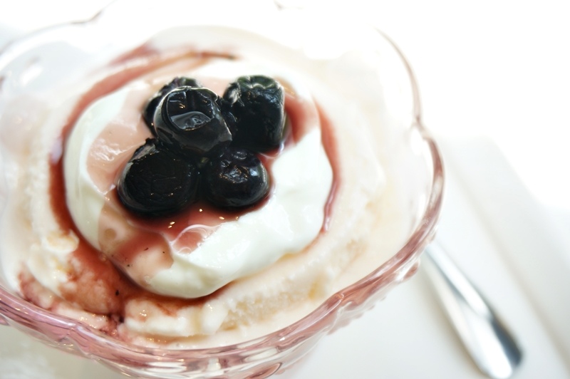 【台南市-東區】飛饗義法典藏料理。C/P值頗高的義法料理~有義大利麵、燉飯、排餐還有採預約制的法式料理,另有女生愛的下午茶哦~激推甜點藍莓乳酸優格冰淇淋