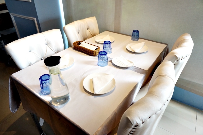 【台南市-東區】飛饗義法典藏料理。C/P值頗高的義法料理~有義大利麵、燉飯、排餐還有採預約制的法式料理,另有女生愛的下午茶哦~激推甜點藍莓乳酸優格冰淇淋