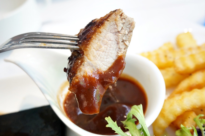 【台南市-東區】飛饗義法典藏料理。C/P值頗高的義法料理~有義大利麵、燉飯、排餐還有採預約制的法式料理,另有女生愛的下午茶哦~激推甜點藍莓乳酸優格冰淇淋