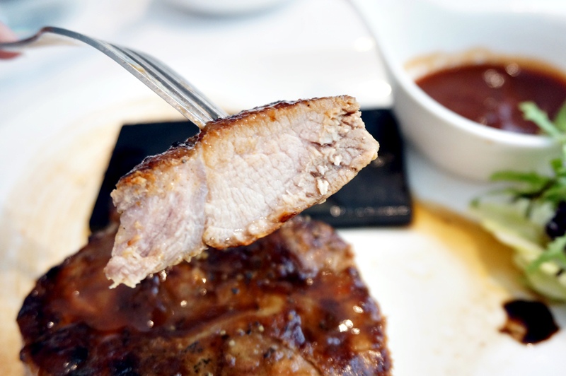 【台南市-東區】飛饗義法典藏料理。C/P值頗高的義法料理~有義大利麵、燉飯、排餐還有採預約制的法式料理,另有女生愛的下午茶哦~激推甜點藍莓乳酸優格冰淇淋