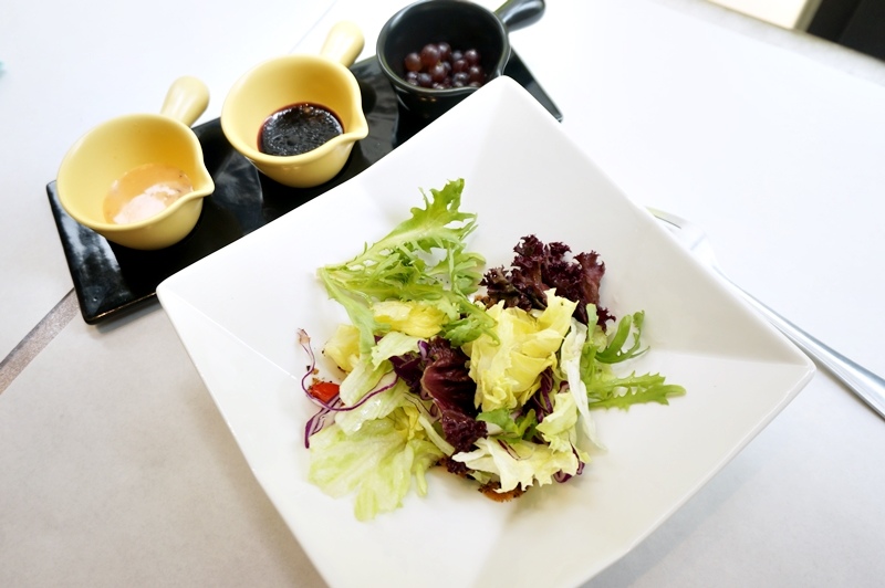 【台南市-東區】飛饗義法典藏料理。C/P值頗高的義法料理~有義大利麵、燉飯、排餐還有採預約制的法式料理,另有女生愛的下午茶哦~激推甜點藍莓乳酸優格冰淇淋