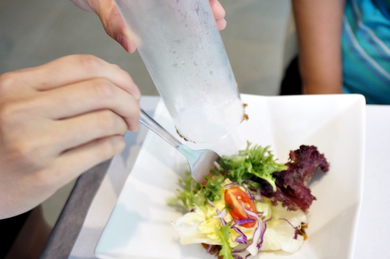 【台南市-東區】飛饗義法典藏料理。C/P值頗高的義法料理~有義大利麵、燉飯、排餐還有採預約制的法式料理,另有女生愛的下午茶哦~激推甜點藍莓乳酸優格冰淇淋