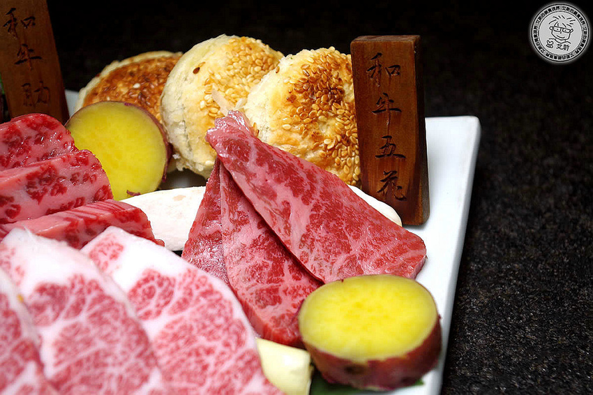 6日本A5和牛二部位+澳洲帝王和牛三部位5-和牛五花1.jpg
