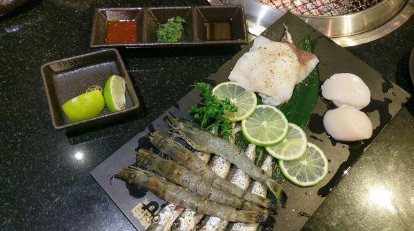 筋肉人燒肉:筋肉人燒肉-新竹北區無煙燒烤 店內提供頂級澳洲和牛燒肉 地下室有包廂 可以邊吃燒肉邊歡歌 不嗨也難