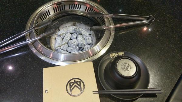 筋肉人燒肉:筋肉人燒肉-新竹北區無煙燒烤 店內提供頂級澳洲和牛燒肉 地下室有包廂 可以邊吃燒肉邊歡歌 不嗨也難