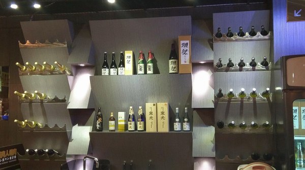 筋肉人燒肉:筋肉人燒肉-新竹北區無煙燒烤 店內提供頂級澳洲和牛燒肉 地下室有包廂 可以邊吃燒肉邊歡歌 不嗨也難