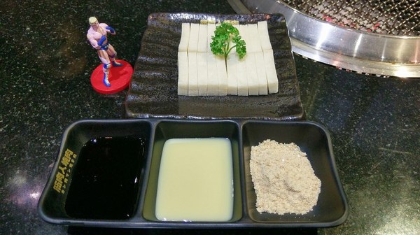 筋肉人燒肉:筋肉人燒肉-新竹北區無煙燒烤 店內提供頂級澳洲和牛燒肉 地下室有包廂 可以邊吃燒肉邊歡歌 不嗨也難