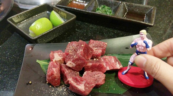 筋肉人燒肉:筋肉人燒肉-新竹北區無煙燒烤 店內提供頂級澳洲和牛燒肉 地下室有包廂 可以邊吃燒肉邊歡歌 不嗨也難