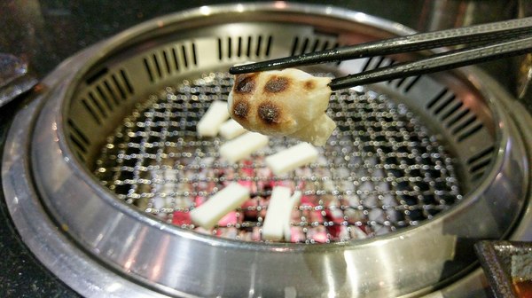 筋肉人燒肉:筋肉人燒肉-新竹北區無煙燒烤 店內提供頂級澳洲和牛燒肉 地下室有包廂 可以邊吃燒肉邊歡歌 不嗨也難