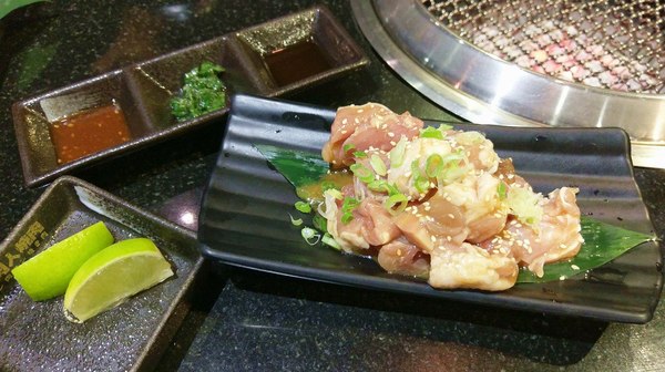 筋肉人燒肉:筋肉人燒肉-新竹北區無煙燒烤 店內提供頂級澳洲和牛燒肉 地下室有包廂 可以邊吃燒肉邊歡歌 不嗨也難