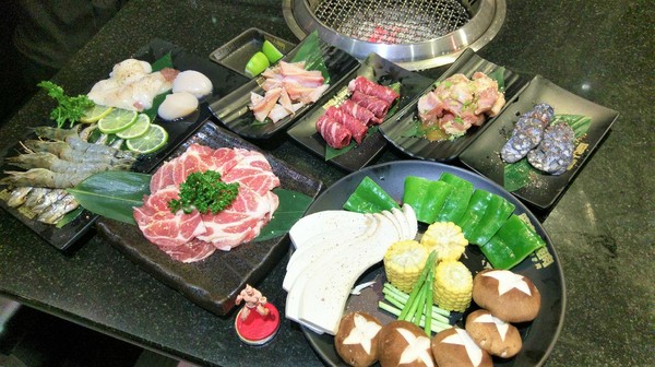 筋肉人燒肉:筋肉人燒肉-新竹北區無煙燒烤 店內提供頂級澳洲和牛燒肉 地下室有包廂 可以邊吃燒肉邊歡歌 不嗨也難