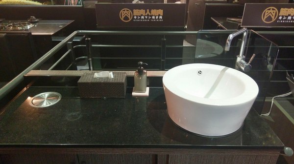 筋肉人燒肉:筋肉人燒肉-新竹北區無煙燒烤 店內提供頂級澳洲和牛燒肉 地下室有包廂 可以邊吃燒肉邊歡歌 不嗨也難