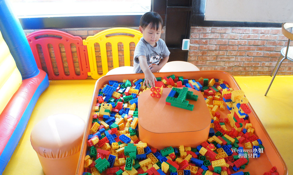 2017.07.23 鐵道與車 小學堂漂移卡丁車主題餐廳 (2).jpg