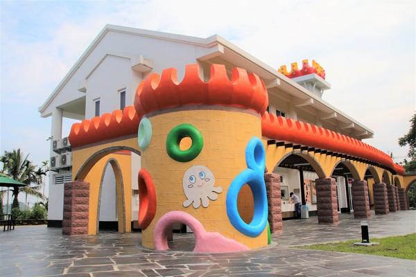 |嘉義新景點 中埔遊客中心 西拉雅國家風景區 猶如來到山中童話城堡 親子旅遊的好所在 新開幕免費入園|:【嘉義中埔景點】西拉雅國家風景區~中埔遊客中心,浪漫台三線山中童話城堡