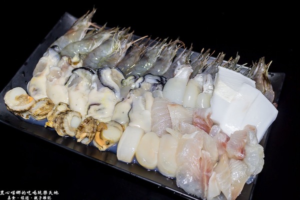 饌麻辣頂級火鍋：高雄前金︱饌麻辣頂級鴛鴦火鍋吃到飽　父親節，吃麻辣鍋、喝啤酒、冰淇淋吃飽飽，父親節就決定這樣過！！