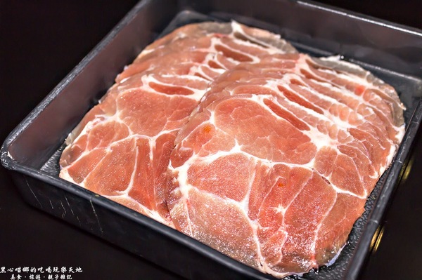 饌麻辣頂級火鍋：高雄前金︱饌麻辣頂級鴛鴦火鍋吃到飽　父親節，吃麻辣鍋、喝啤酒、冰淇淋吃飽飽，父親節就決定這樣過！！