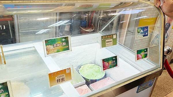 30 ice cream (3546冰淇淋)｜無敵爆份量冰淇淋，一球是別人家的三球份量！台北地下街必吃美食