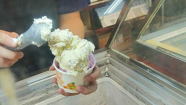 30 ice cream (3546冰淇淋)｜無敵爆份量冰淇淋，一球是別人家的三球份量！台北地下街必吃美食