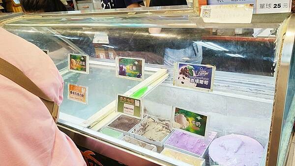 30 ice cream (3546冰淇淋)｜無敵爆份量冰淇淋，一球是別人家的三球份量！台北地下街必吃美食