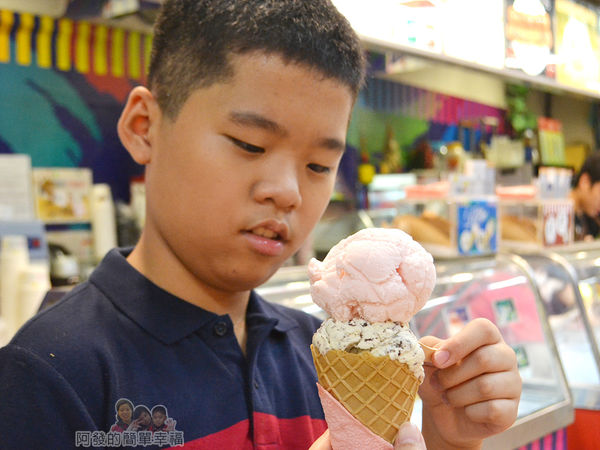 3546冰淇淋11-大到兒子一時不知何處下手