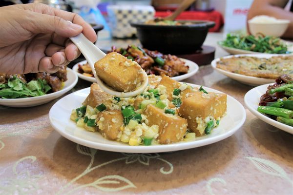燒味鮮合菜小館:【新北市永和食記】燒味鮮合菜小館~家族朋友聚餐好地方/8月底前明治冰淇淋吃到飽/私房土雞腿湯鍋需提前預訂才吃得到唷