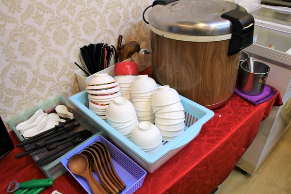 燒味鮮合菜小館:【新北市永和食記】燒味鮮合菜小館~家族朋友聚餐好地方/8月底前明治冰淇淋吃到飽/私房土雞腿湯鍋需提前預訂才吃得到唷