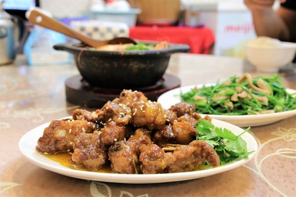 燒味鮮合菜小館:【新北市永和食記】燒味鮮合菜小館~家族朋友聚餐好地方/8月底前明治冰淇淋吃到飽/私房土雞腿湯鍋需提前預訂才吃得到唷