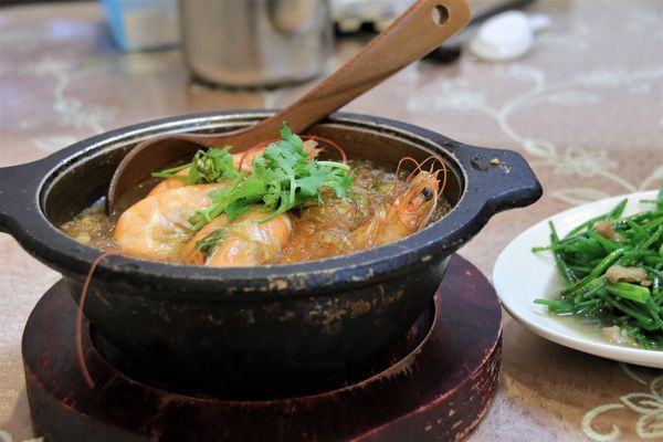 燒味鮮合菜小館:【新北市永和食記】燒味鮮合菜小館~家族朋友聚餐好地方/8月底前明治冰淇淋吃到飽/私房土雞腿湯鍋需提前預訂才吃得到唷