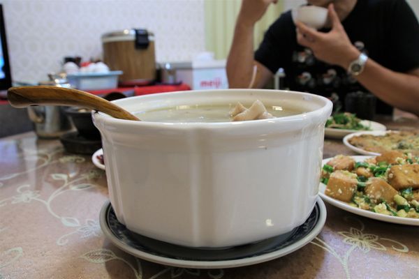 燒味鮮合菜小館:【新北市永和食記】燒味鮮合菜小館~家族朋友聚餐好地方/8月底前明治冰淇淋吃到飽/私房土雞腿湯鍋需提前預訂才吃得到唷