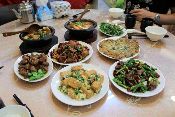 燒味鮮合菜小館:【新北市永和食記】燒味鮮合菜小館~家族朋友聚餐好地方/8月底前明治冰淇淋吃到飽/私房土雞腿湯鍋需提前預訂才吃得到唷