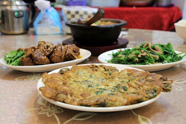 燒味鮮合菜小館:【新北市永和食記】燒味鮮合菜小館~家族朋友聚餐好地方/8月底前明治冰淇淋吃到飽/私房土雞腿湯鍋需提前預訂才吃得到唷