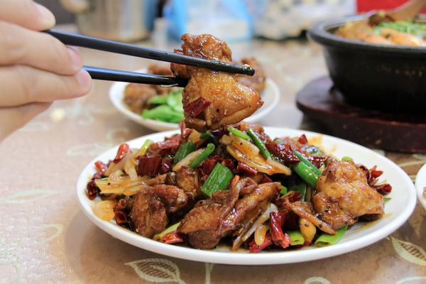 燒味鮮合菜小館:【新北市永和食記】燒味鮮合菜小館~家族朋友聚餐好地方/8月底前明治冰淇淋吃到飽/私房土雞腿湯鍋需提前預訂才吃得到唷