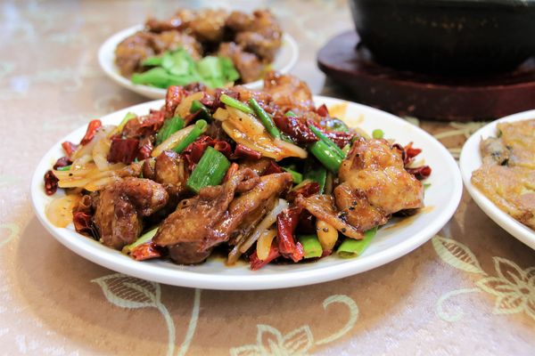 燒味鮮合菜小館:【新北市永和食記】燒味鮮合菜小館~家族朋友聚餐好地方/8月底前明治冰淇淋吃到飽/私房土雞腿湯鍋需提前預訂才吃得到唷