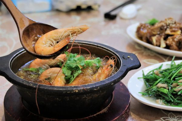 燒味鮮合菜小館:【新北市永和食記】燒味鮮合菜小館~家族朋友聚餐好地方/8月底前明治冰淇淋吃到飽/私房土雞腿湯鍋需提前預訂才吃得到唷