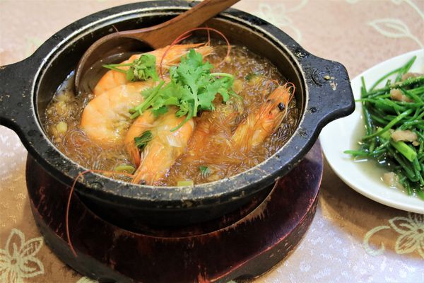 燒味鮮合菜小館:【新北市永和食記】燒味鮮合菜小館~家族朋友聚餐好地方/8月底前明治冰淇淋吃到飽/私房土雞腿湯鍋需提前預訂才吃得到唷