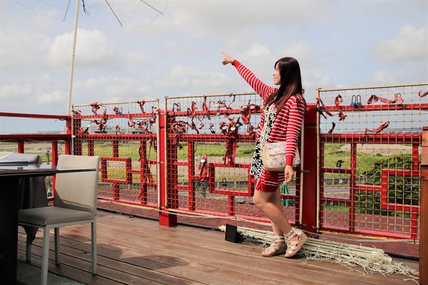 看機機複合式餐廳:【桃園大園景點】看機機複合式餐廳~與飛機奔向天空最近的距離,兒童專屬的遊樂間,心鎖牆一起浪漫去