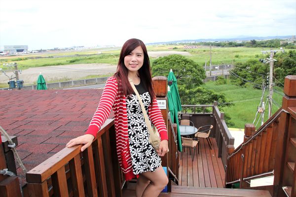 看機機複合式餐廳:【桃園大園景點】看機機複合式餐廳~與飛機奔向天空最近的距離,兒童專屬的遊樂間,心鎖牆一起浪漫去