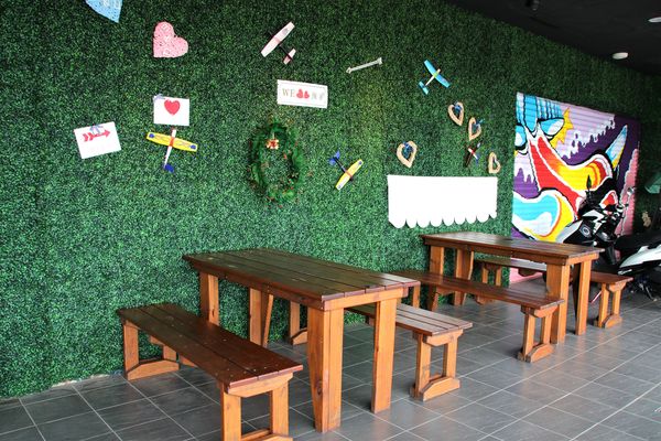 看機機複合式餐廳:【桃園大園景點】看機機複合式餐廳~與飛機奔向天空最近的距離,兒童專屬的遊樂間,心鎖牆一起浪漫去