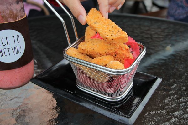 看機機複合式餐廳:【桃園大園景點】看機機複合式餐廳~與飛機奔向天空最近的距離,兒童專屬的遊樂間,心鎖牆一起浪漫去