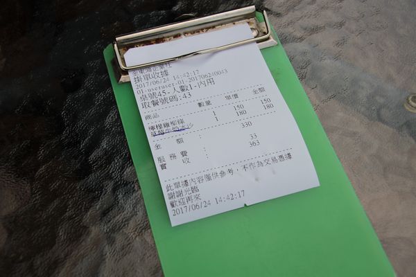 看機機複合式餐廳:【桃園大園景點】看機機複合式餐廳~與飛機奔向天空最近的距離,兒童專屬的遊樂間,心鎖牆一起浪漫去