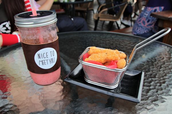 看機機複合式餐廳:【桃園大園景點】看機機複合式餐廳~與飛機奔向天空最近的距離,兒童專屬的遊樂間,心鎖牆一起浪漫去