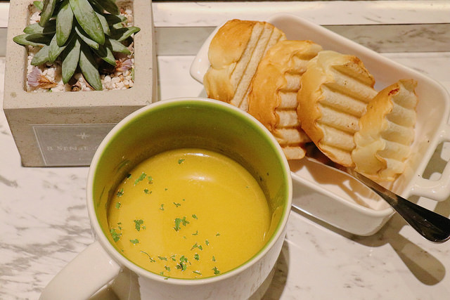 61668617-6E33-407B-A1E1-F170A669E1A7