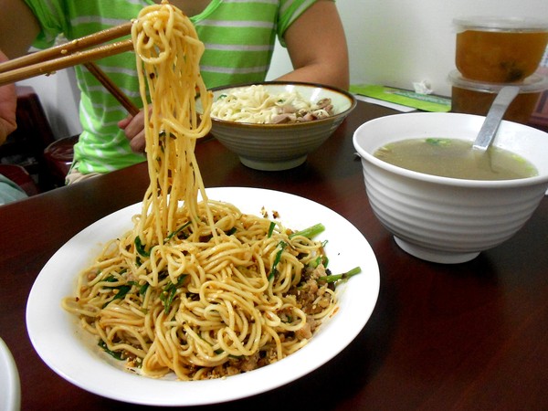 丁二姊:會燃燒的四川麵~ 丁二姊燃麵